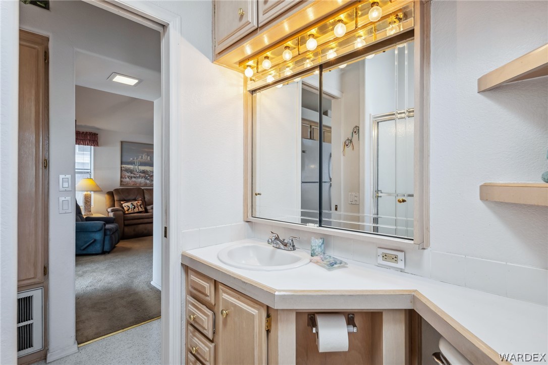 2000 Ramar Road 211