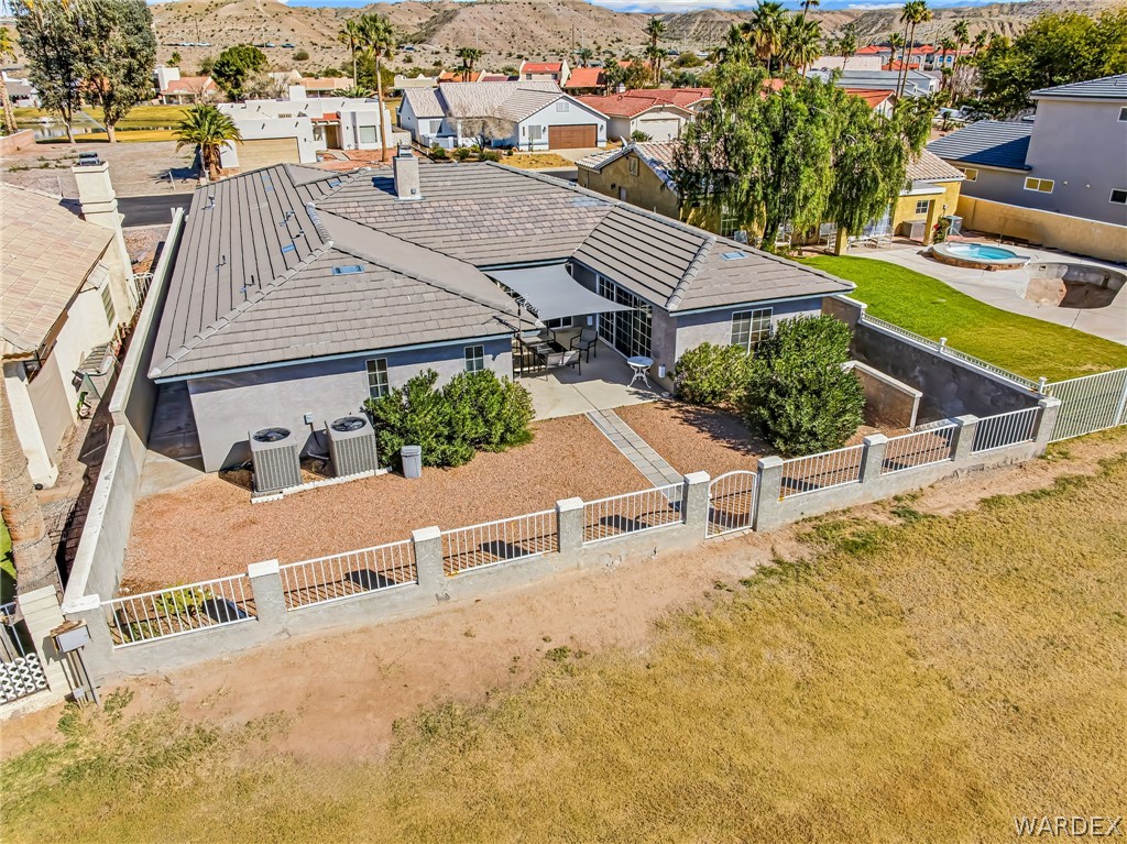 1236 Country Club Cove