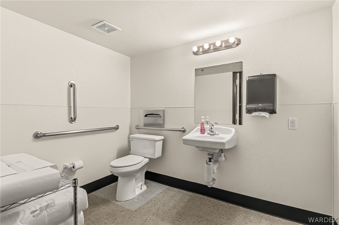 2585 Miracle Mile #128 - 129