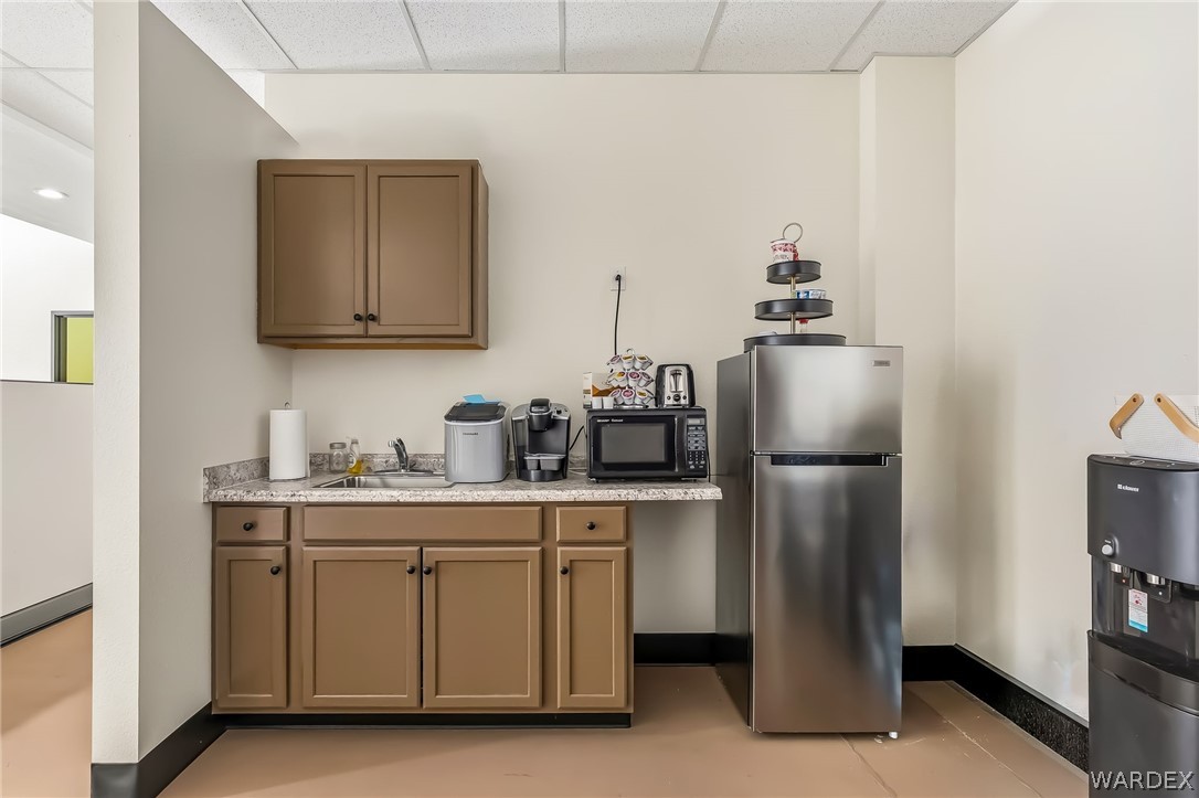 2585 Miracle Mile #128 - 129