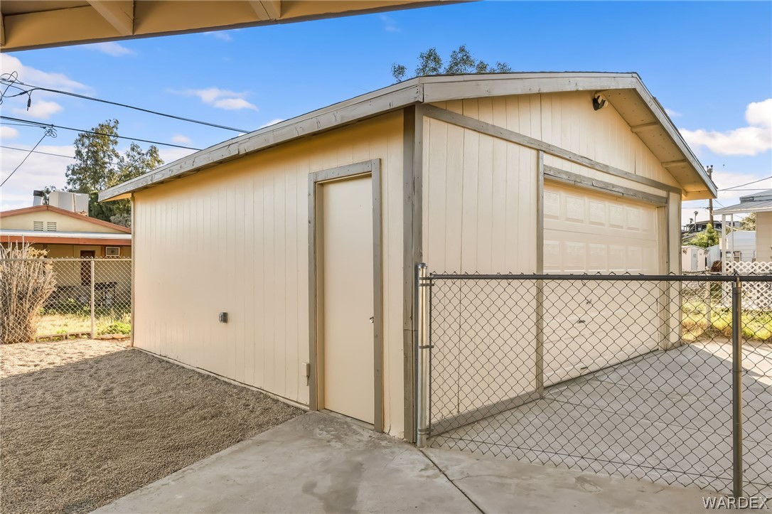1636 Lakeside Drive