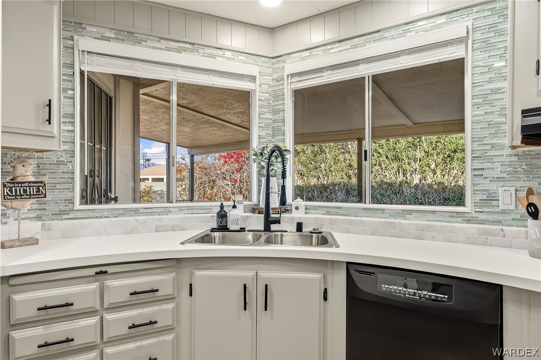 1636 Lakeside Drive