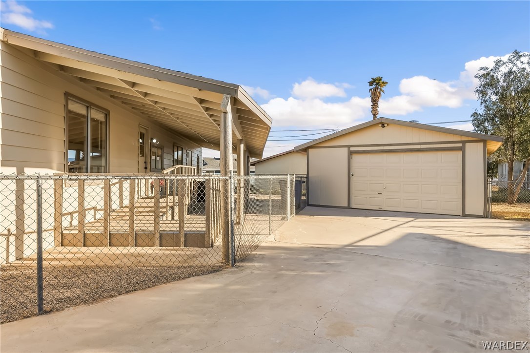 1636 Lakeside Drive