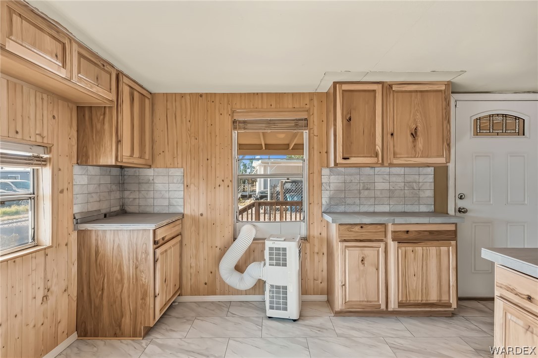 2233 Ventura Drive