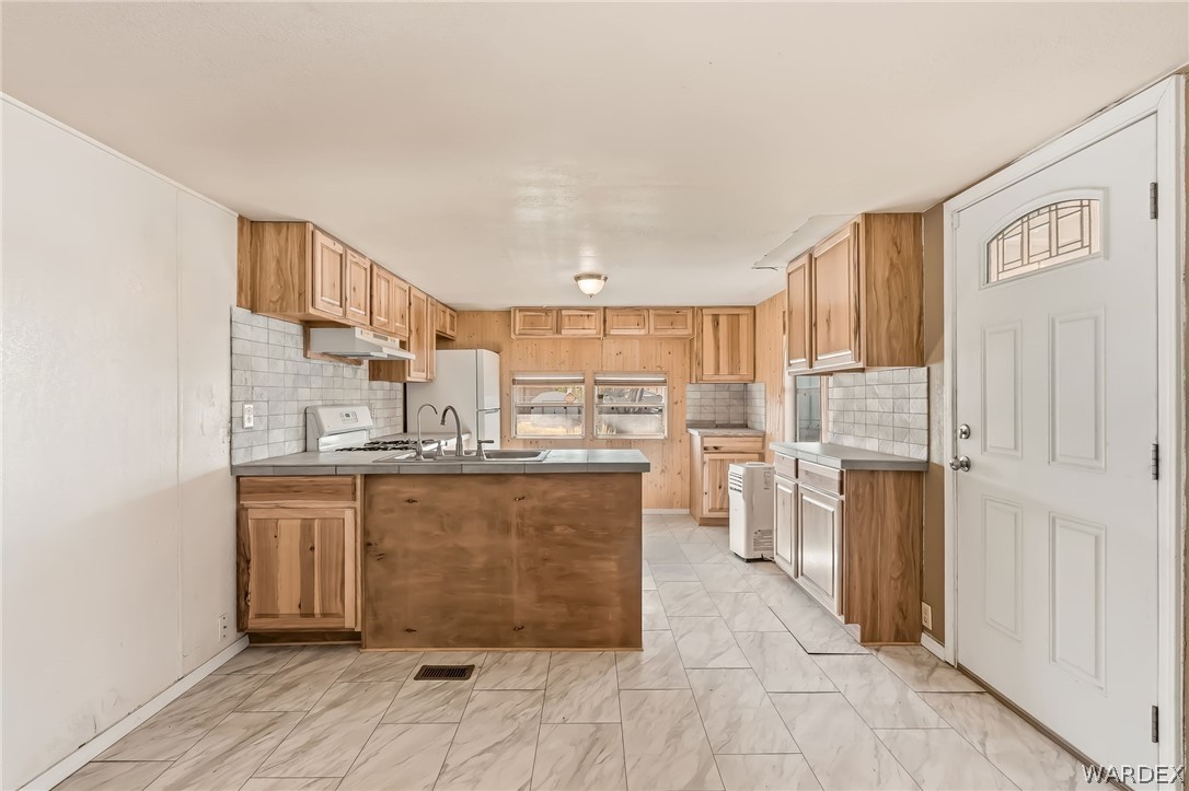2233 Ventura Drive