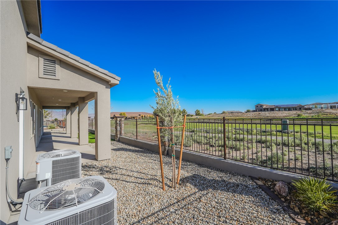 2353 E Calle Toledo