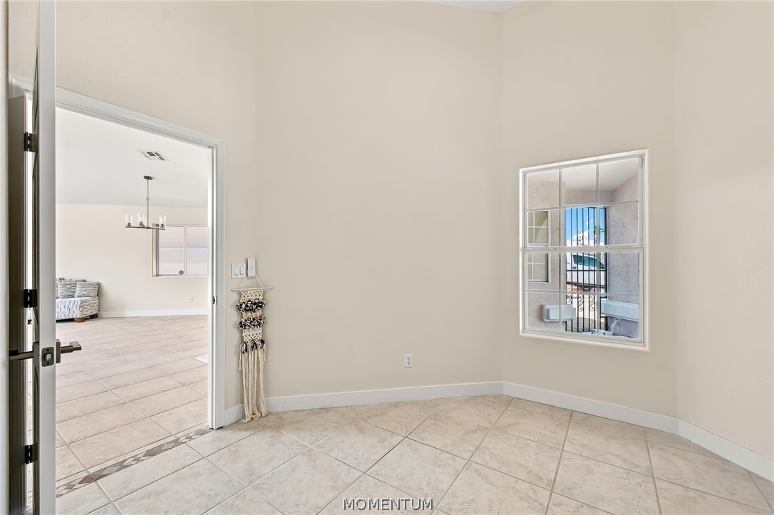 5544 S Club House Dr