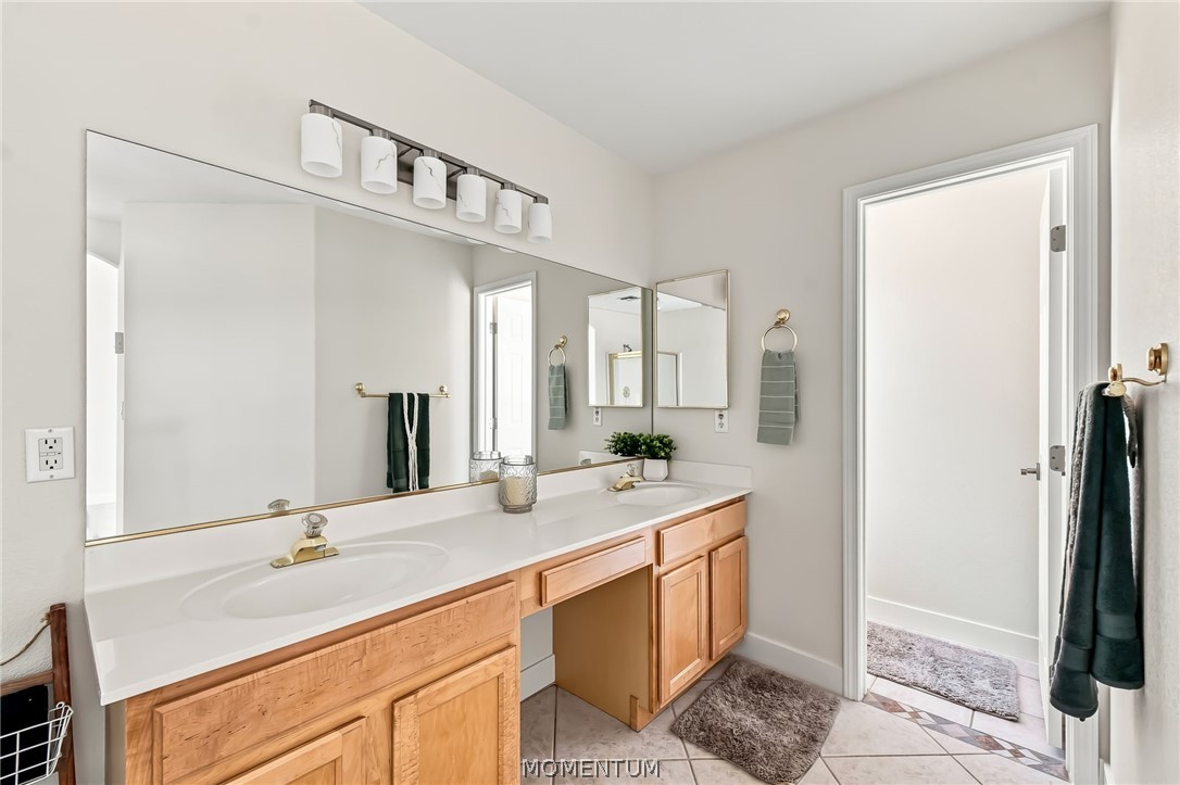 5544 S Club House Dr
