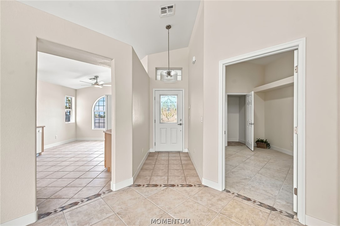 5544 S Club House Dr
