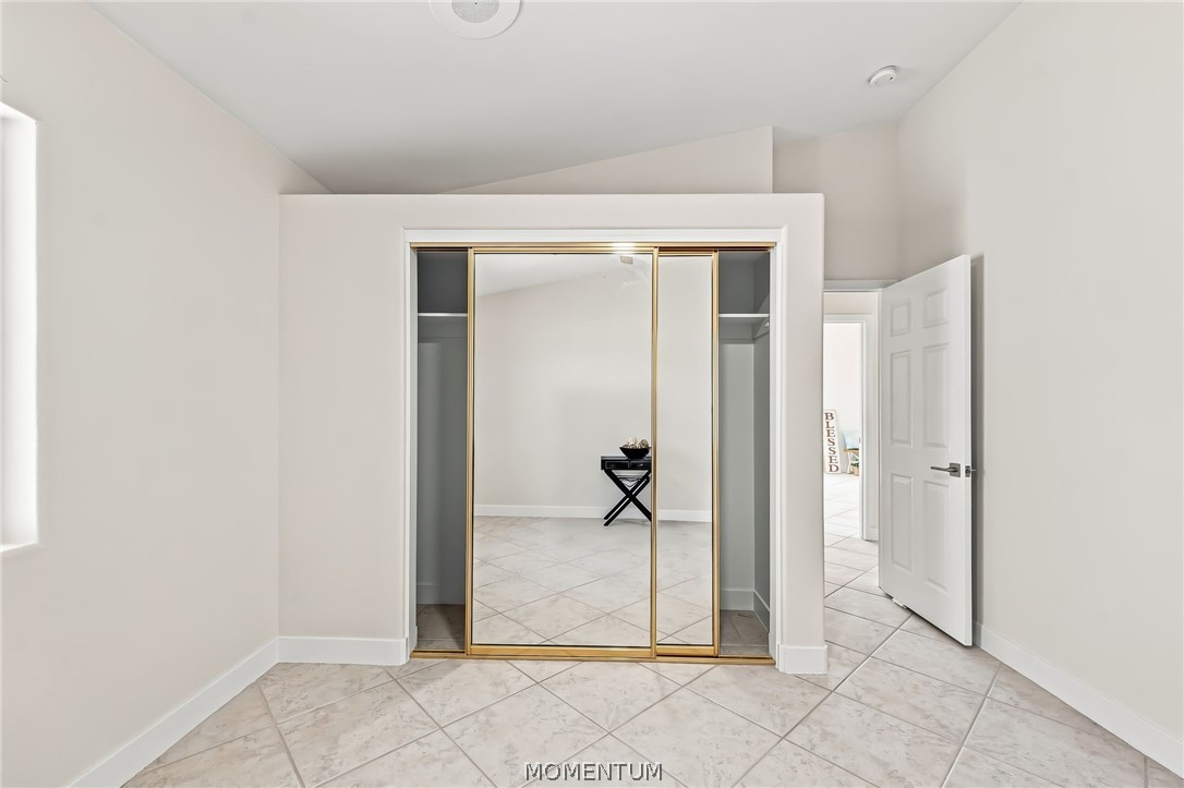 5544 S Club House Dr