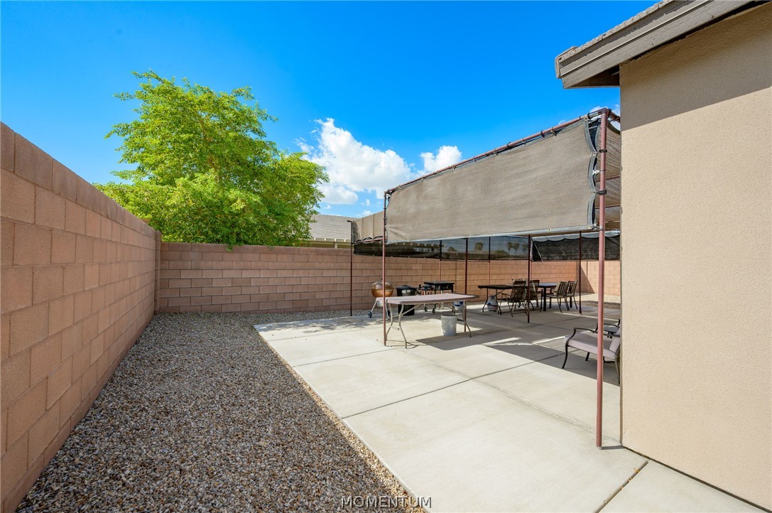 1710 E Feather Bush Way