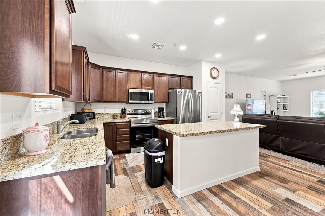 1710 E Feather Bush Way