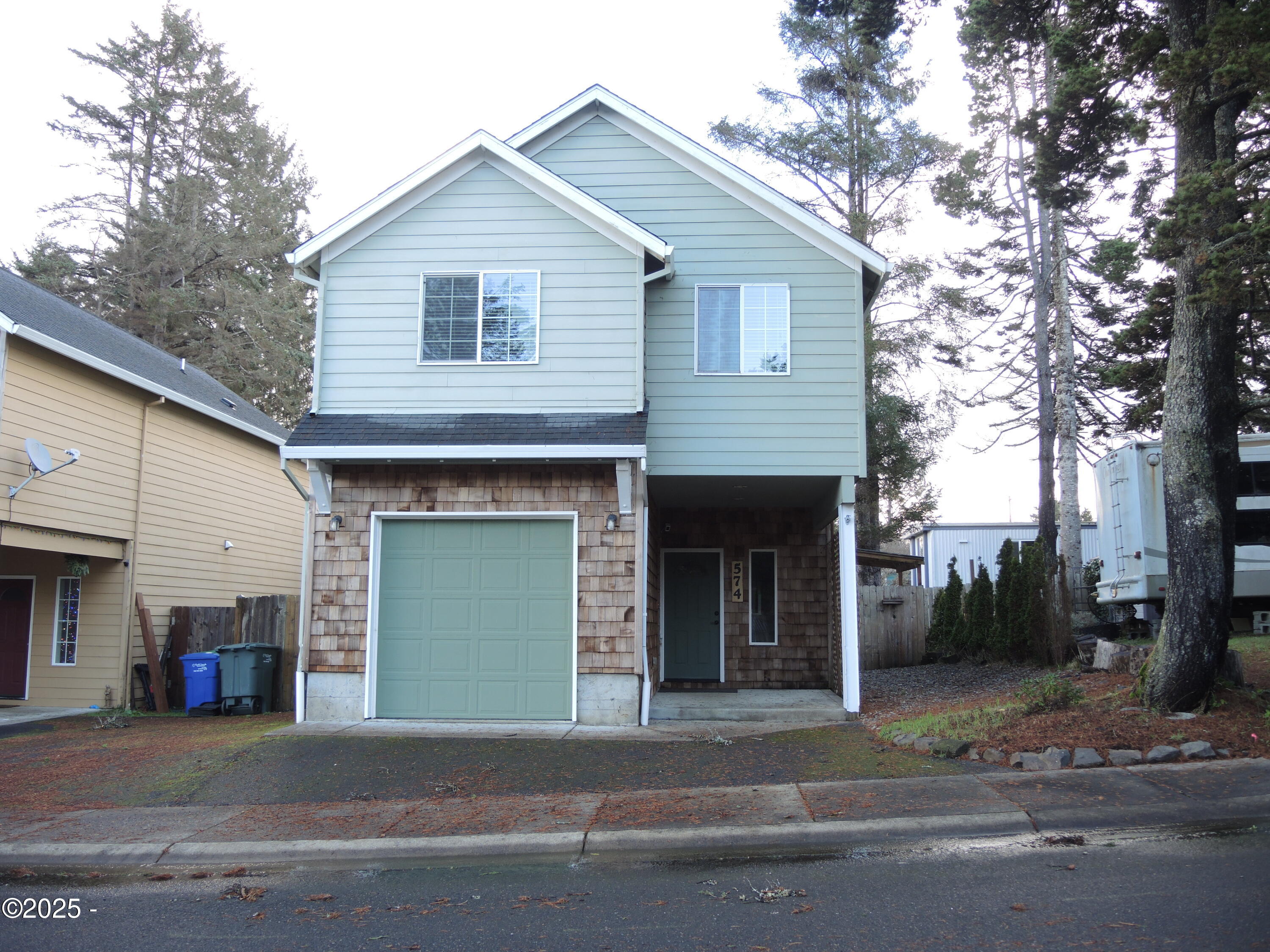 574 SE Neptune Ave Avenue