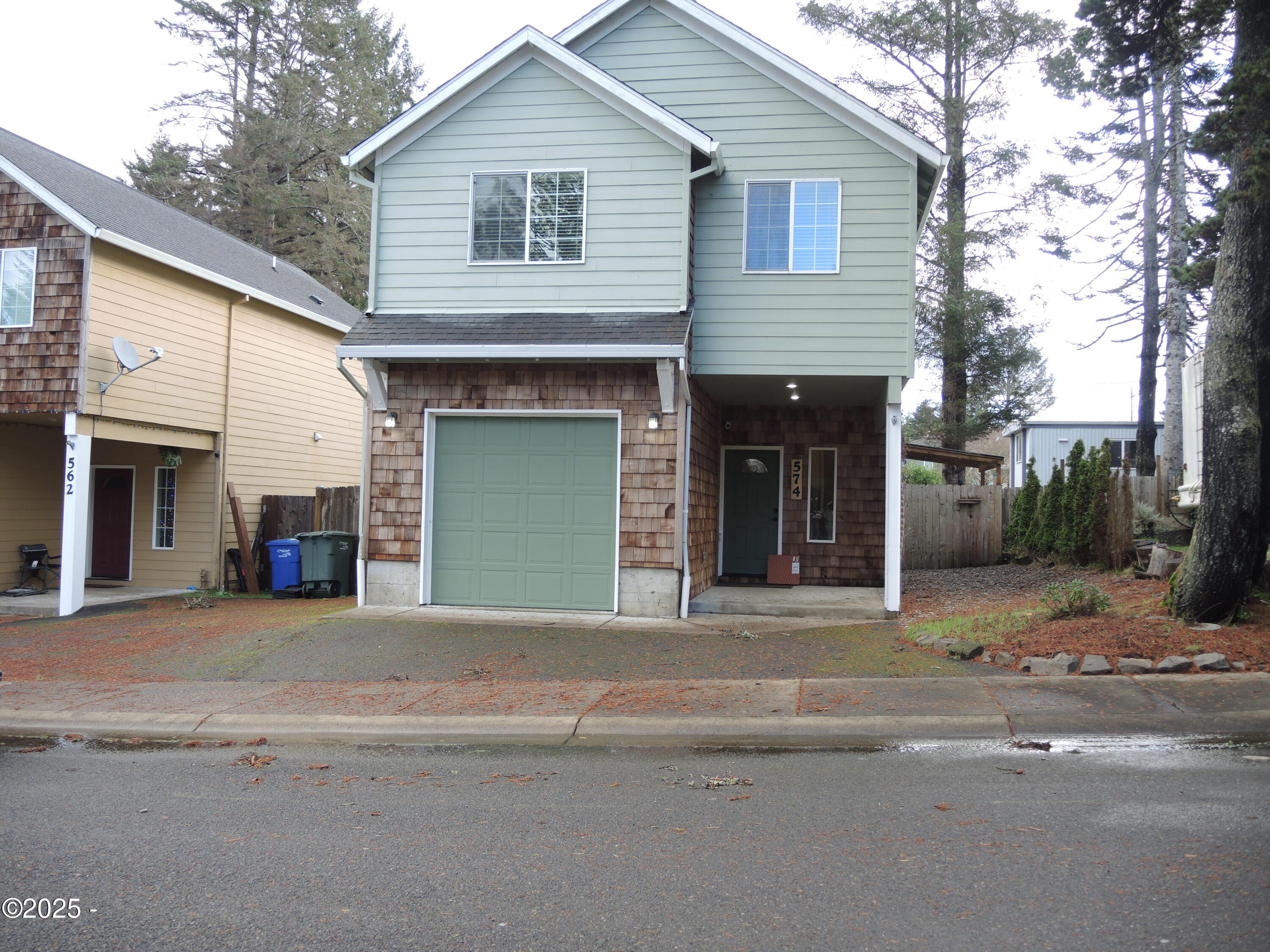 574 SE Neptune Ave Avenue