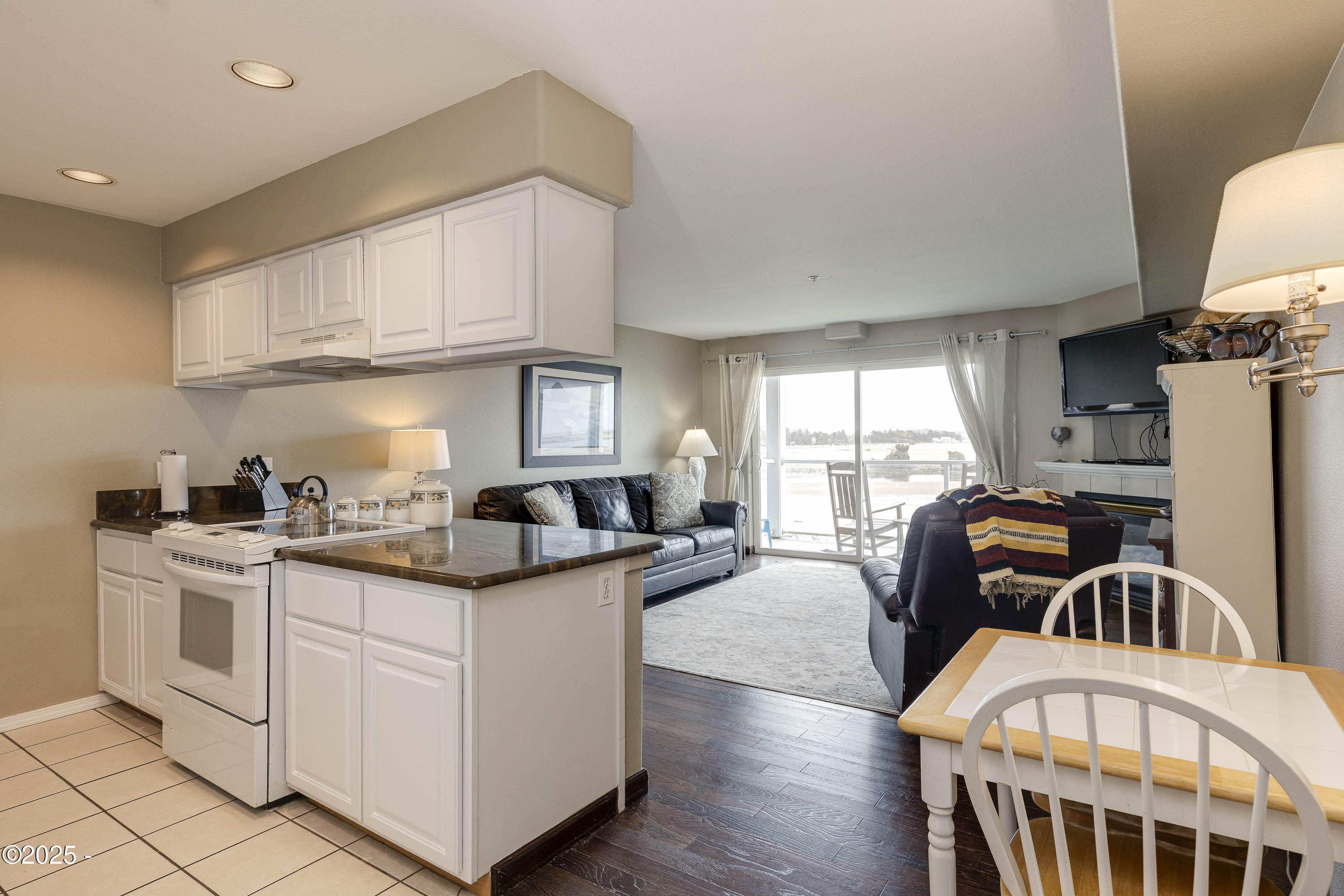 5201 SW Hwy 101, 310