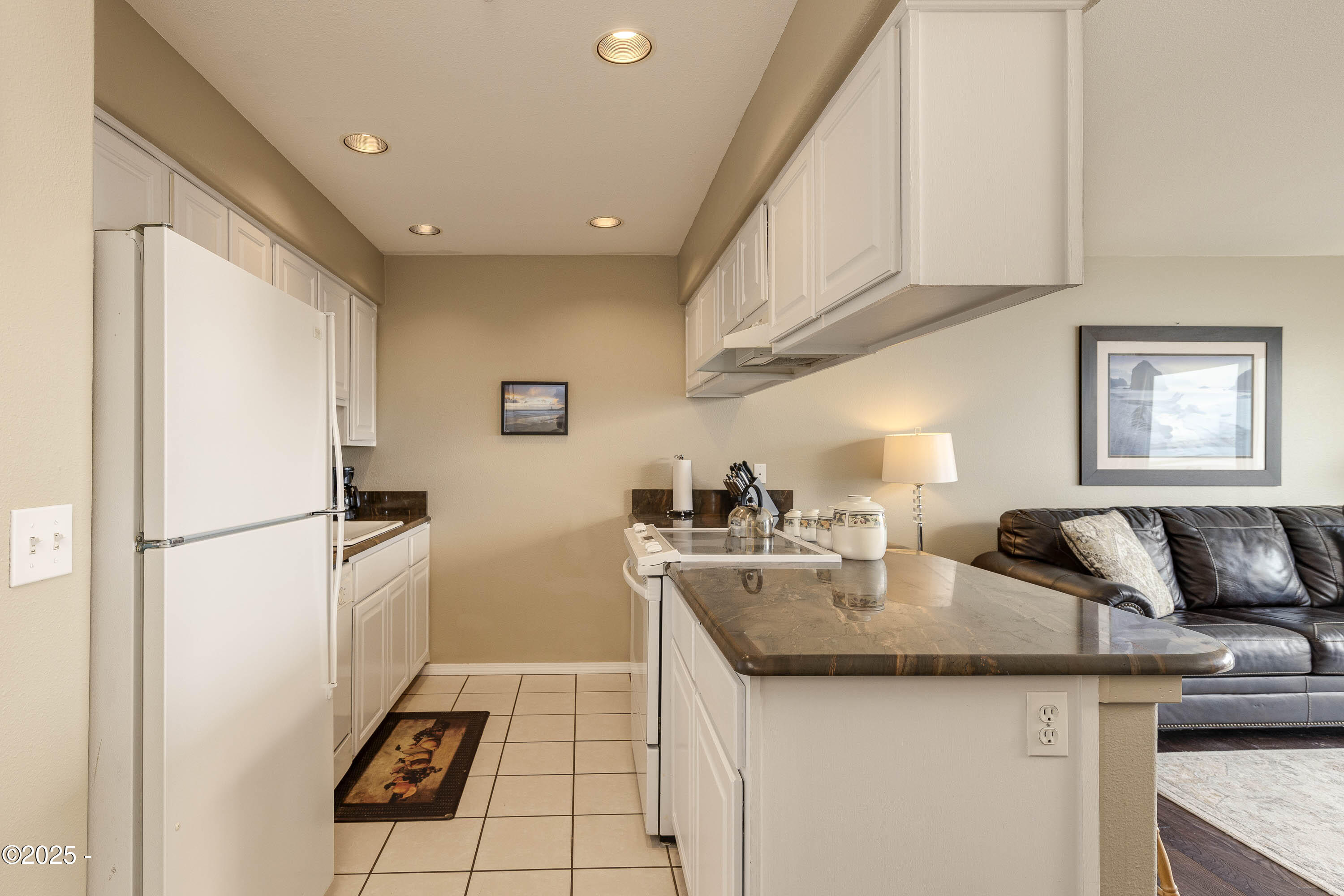 5201 SW Hwy 101, 310