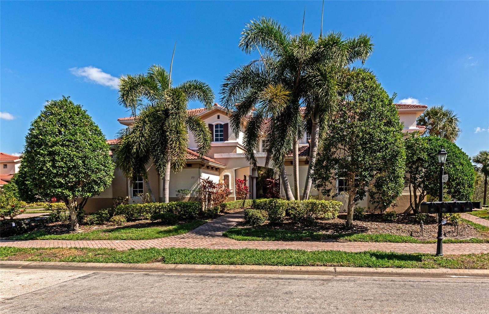 9415 DISCOVERY TER #101A