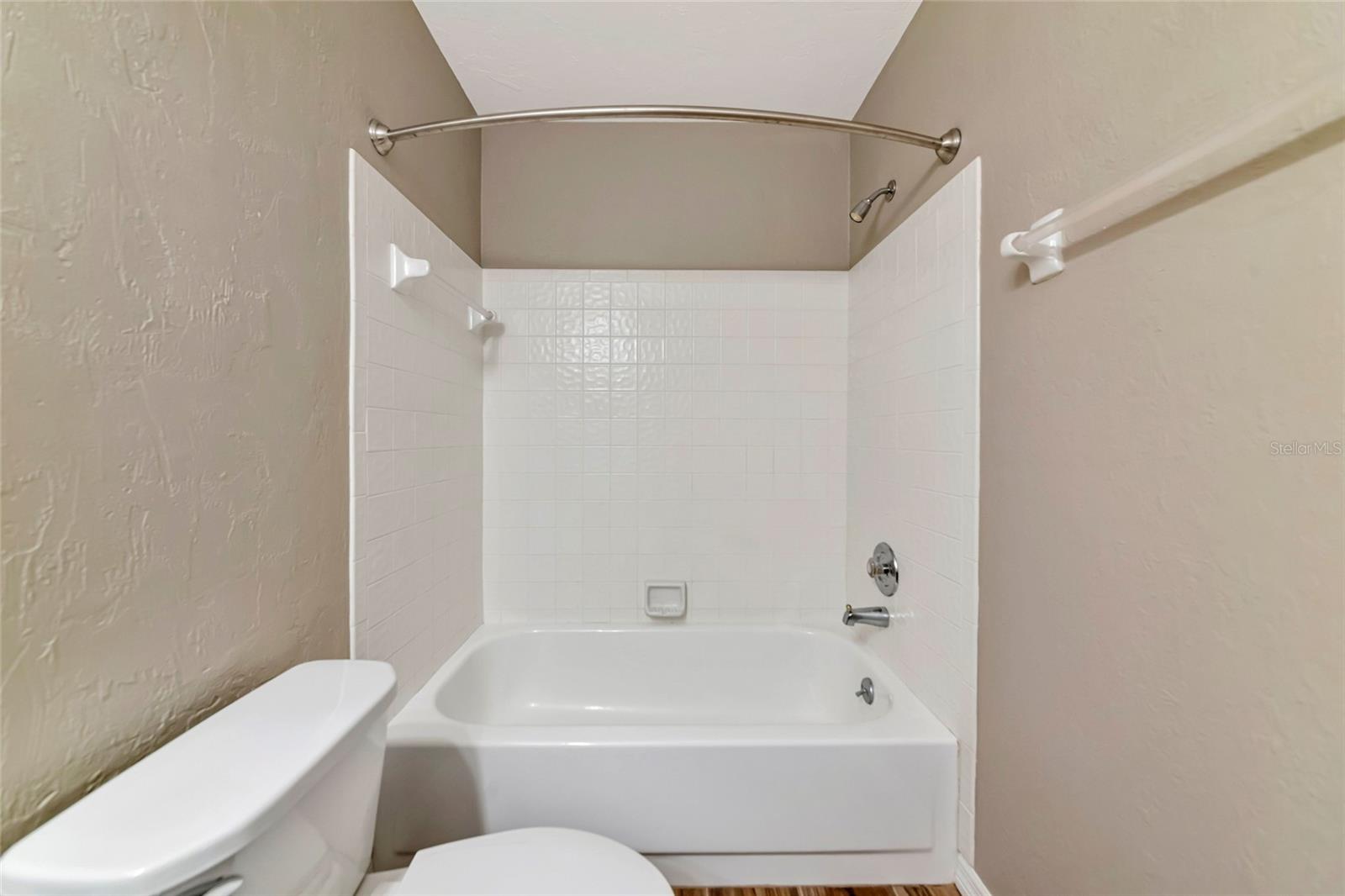 1712 STARLING DR #101