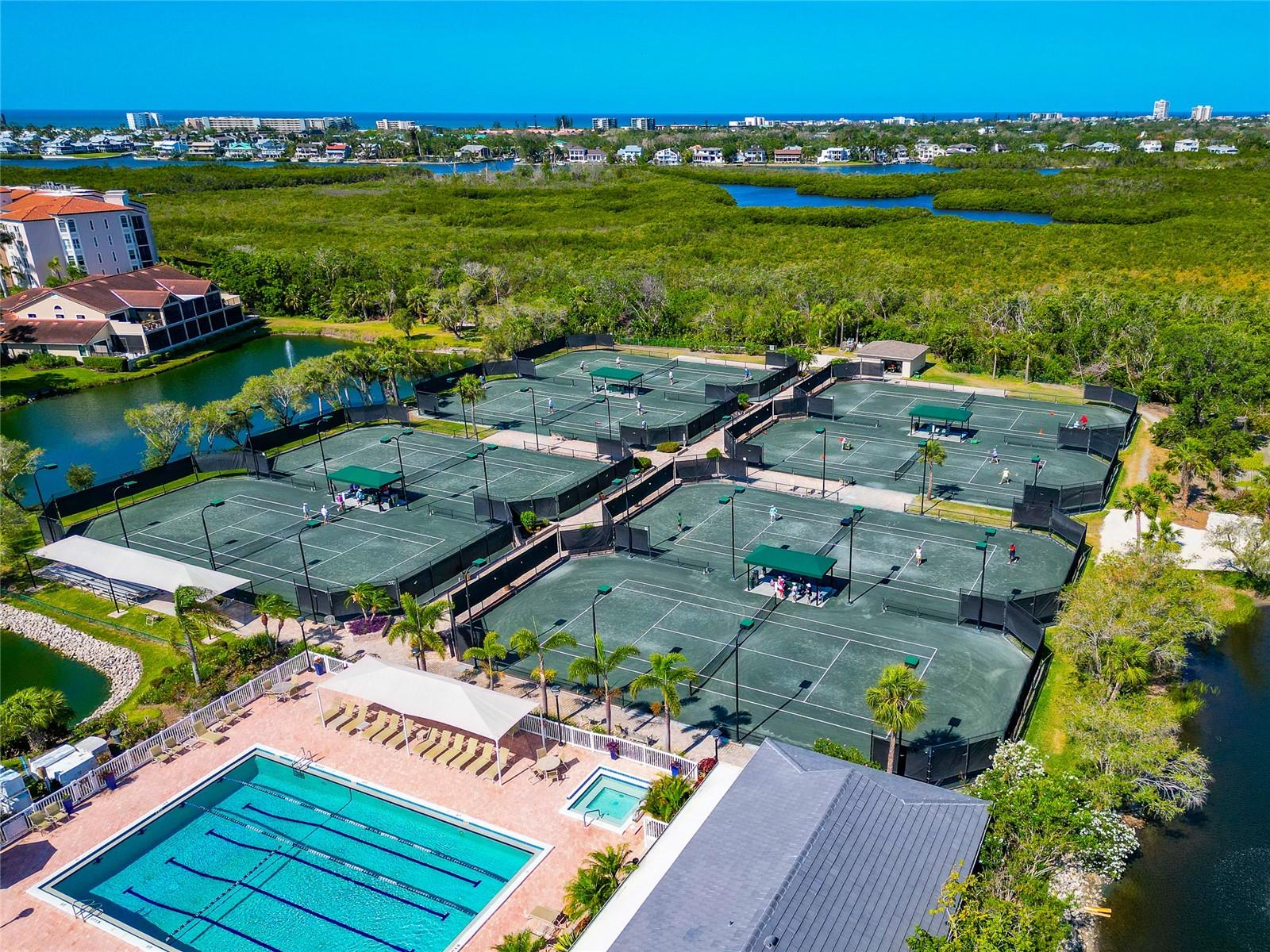 1712 STARLING DR #101