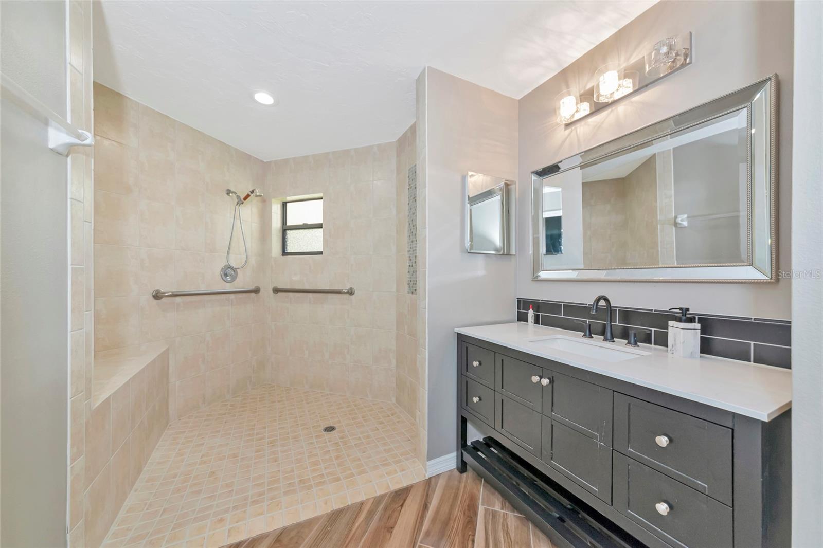 1712 STARLING DR #101