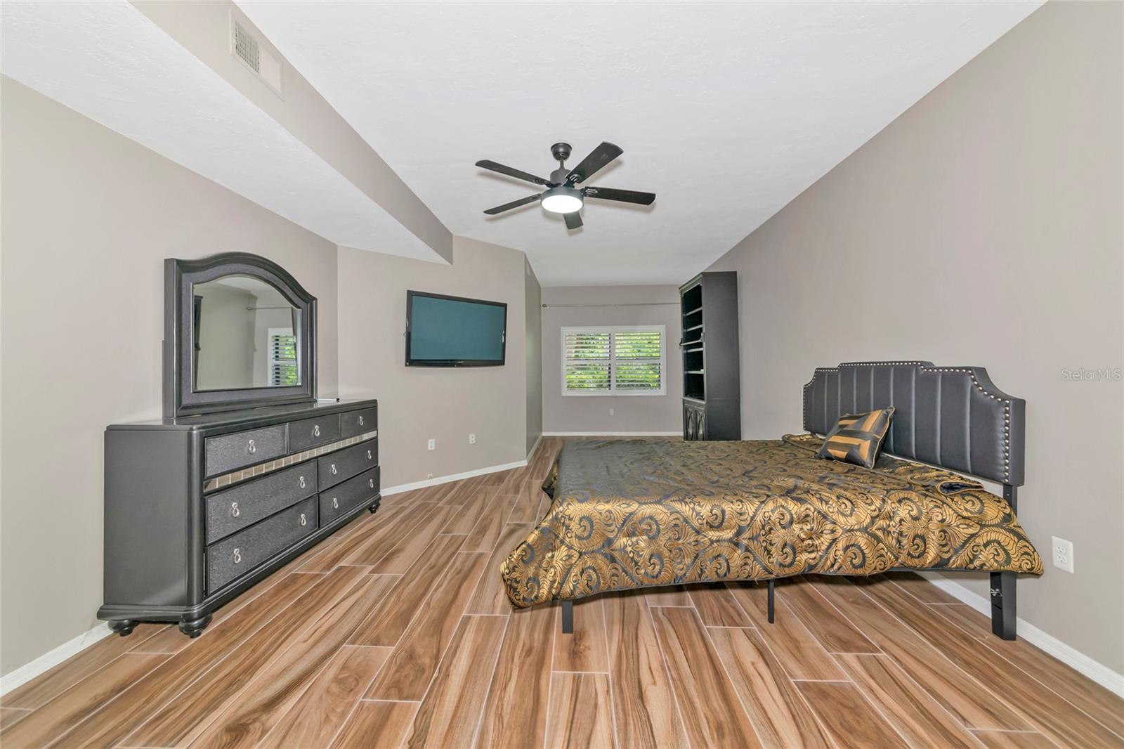 1712 STARLING DR #101