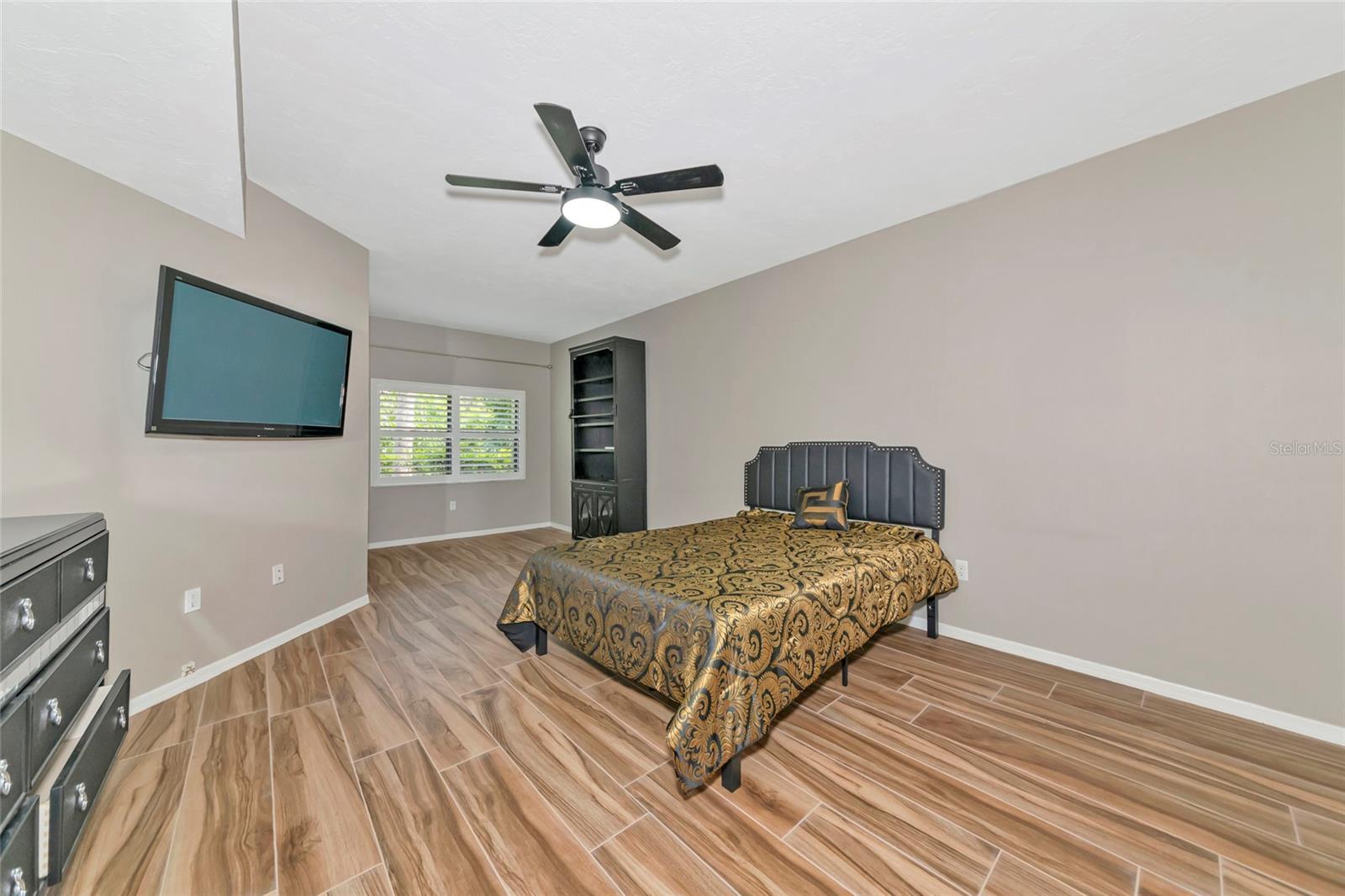 1712 STARLING DR #101