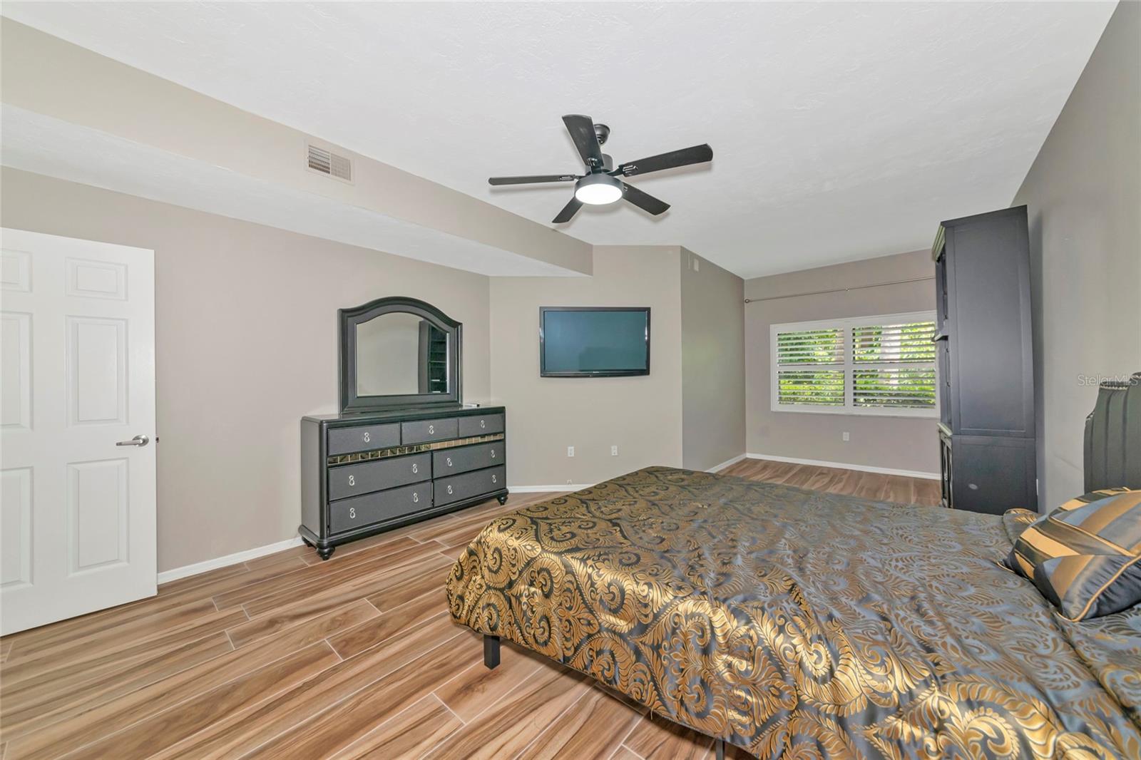 1712 STARLING DR #101