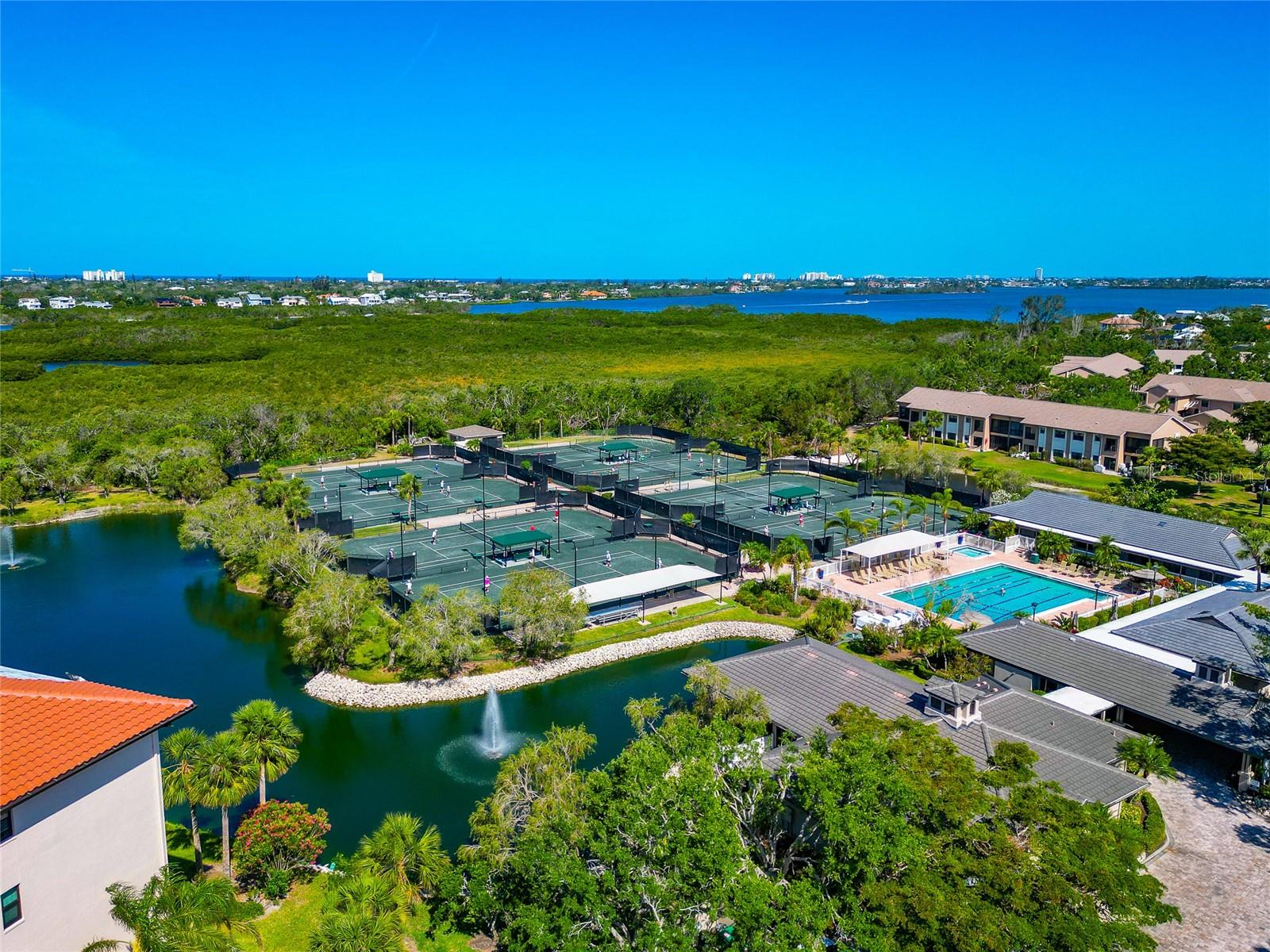 1712 STARLING DR #101