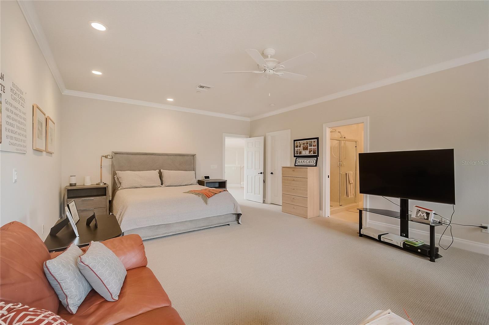 854 MACEWEN DR