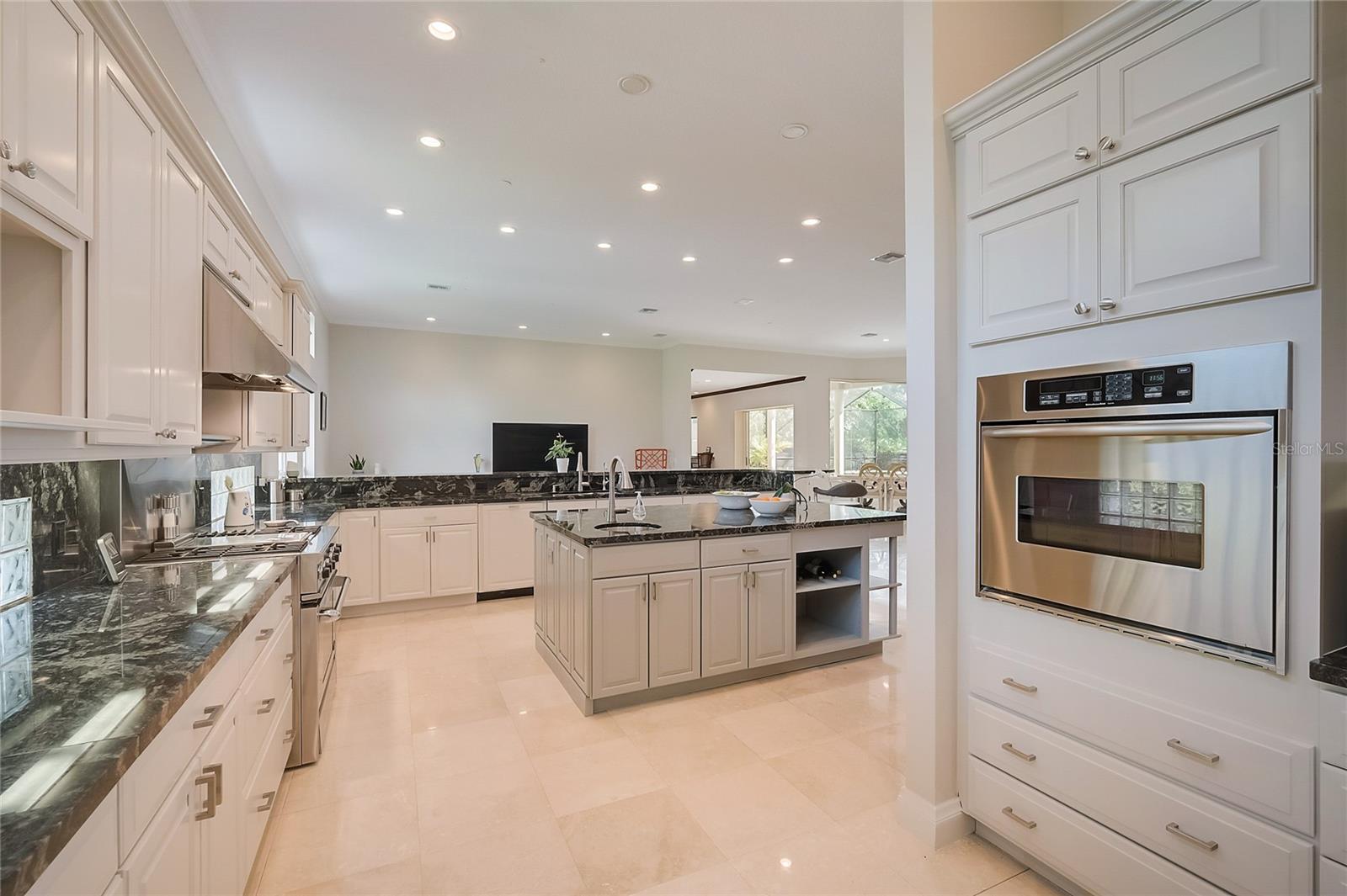 854 MACEWEN DR