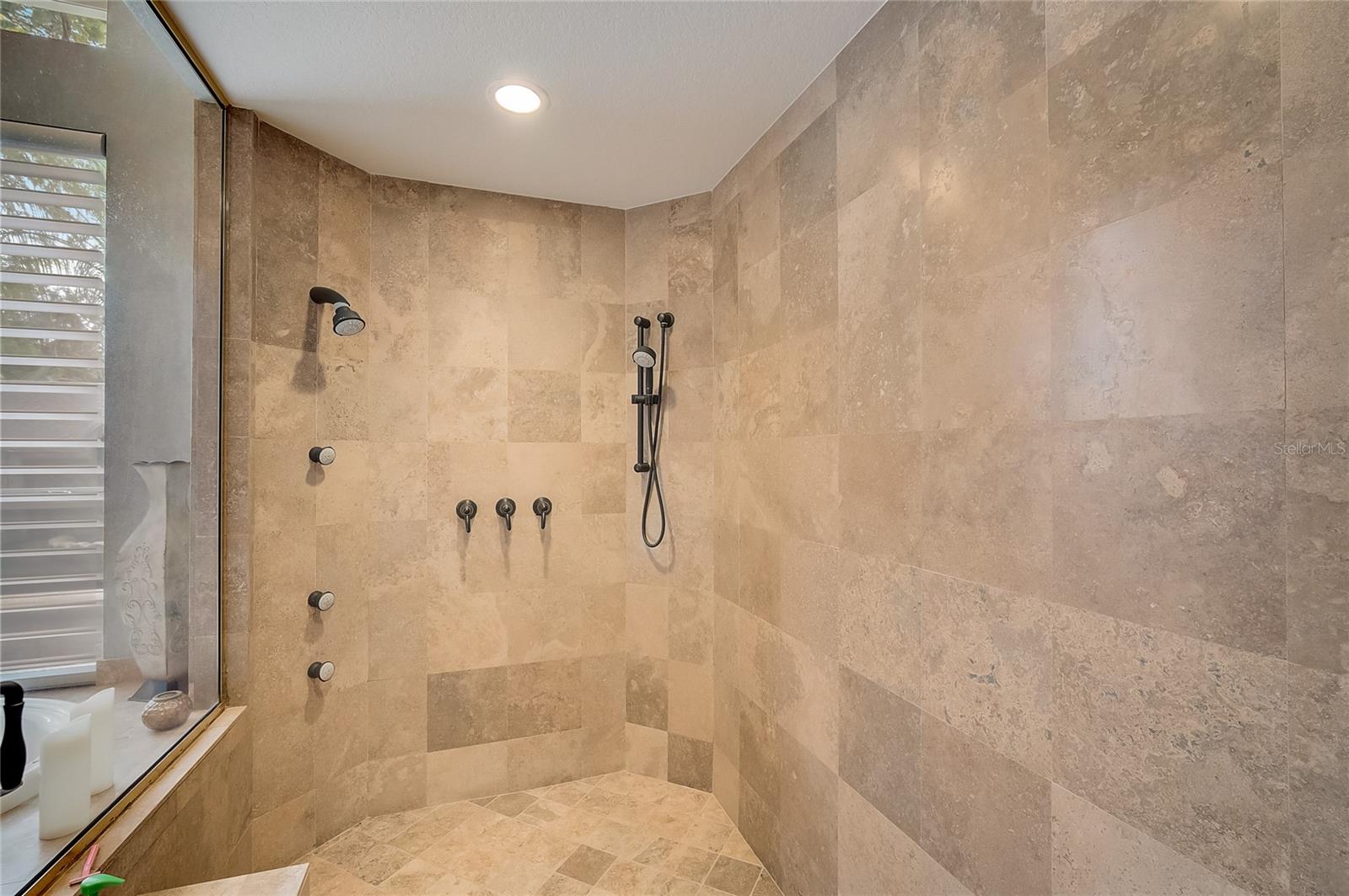 854 MACEWEN DR