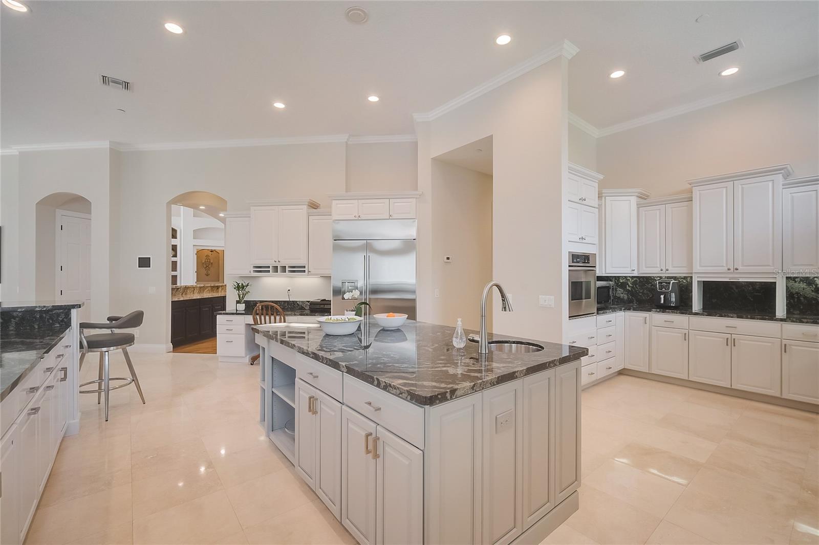 854 MACEWEN DR