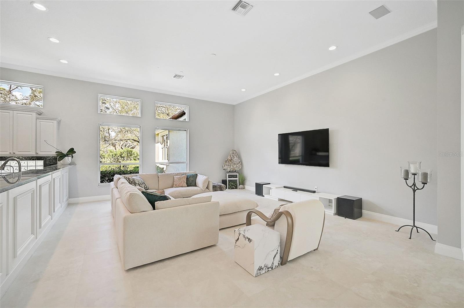 854 MACEWEN DR