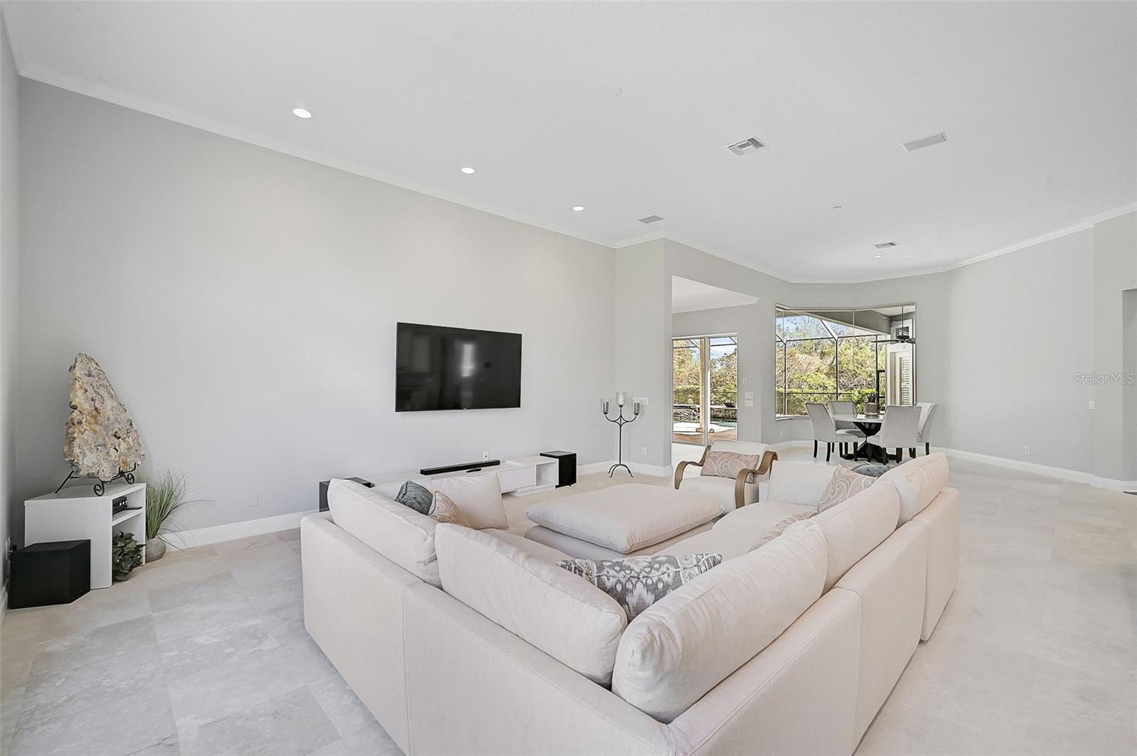 854 MACEWEN DR