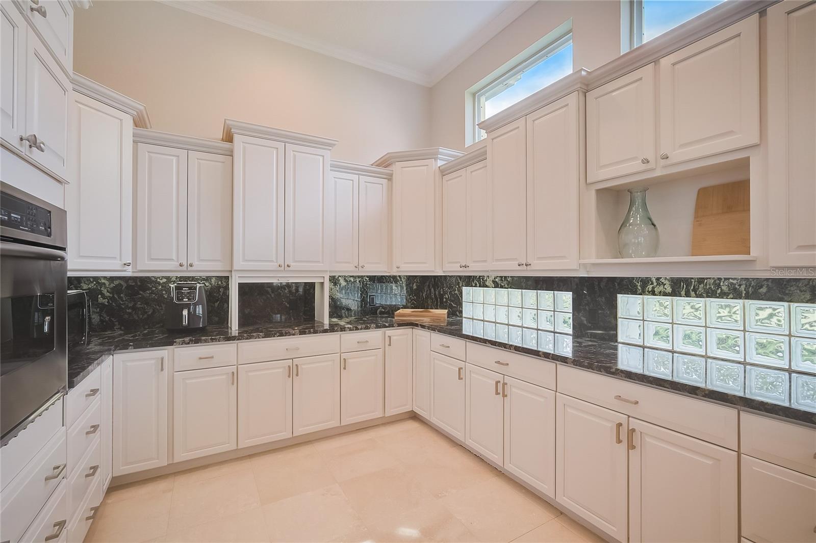 854 MACEWEN DR