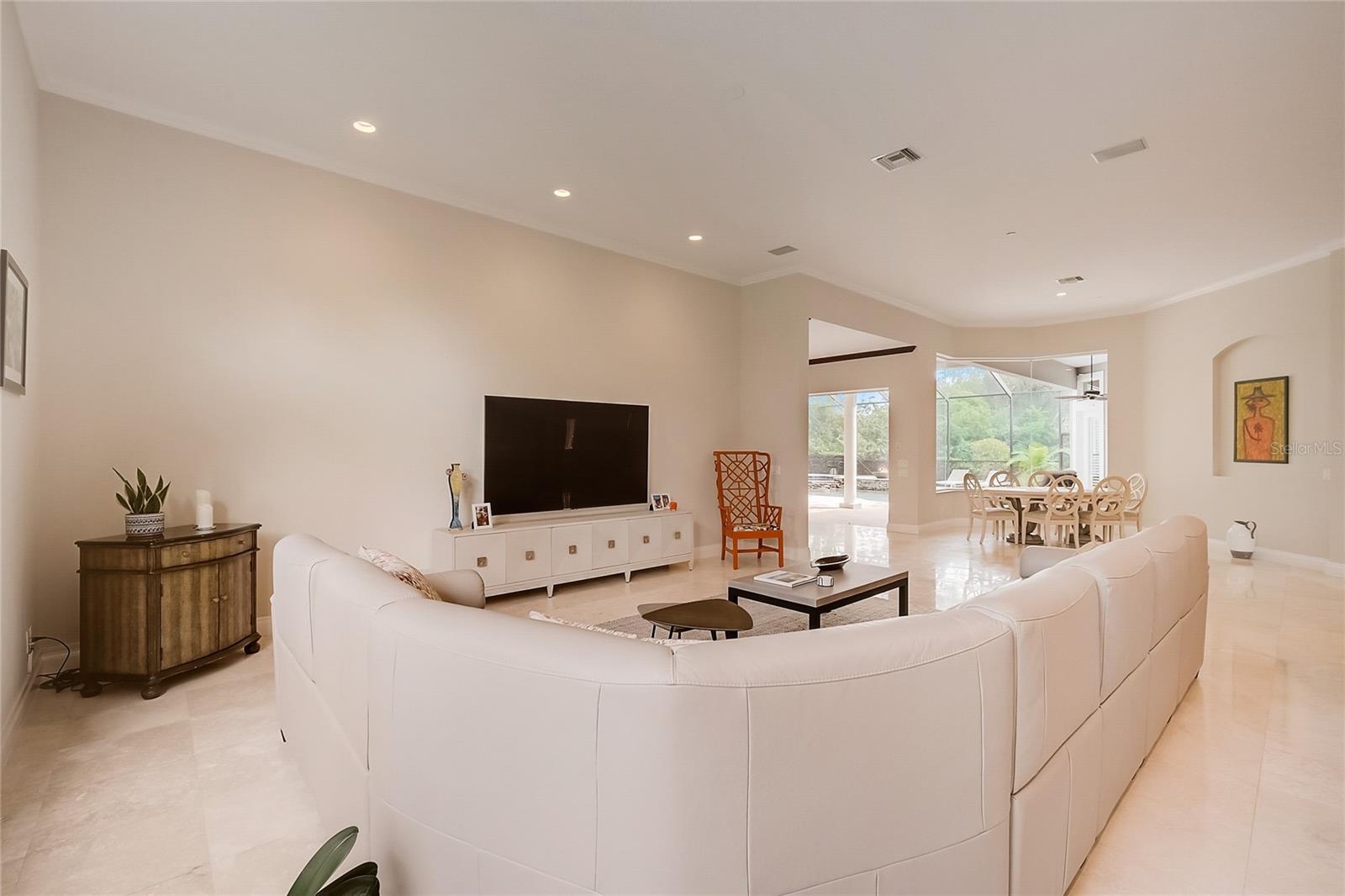 854 MACEWEN DR