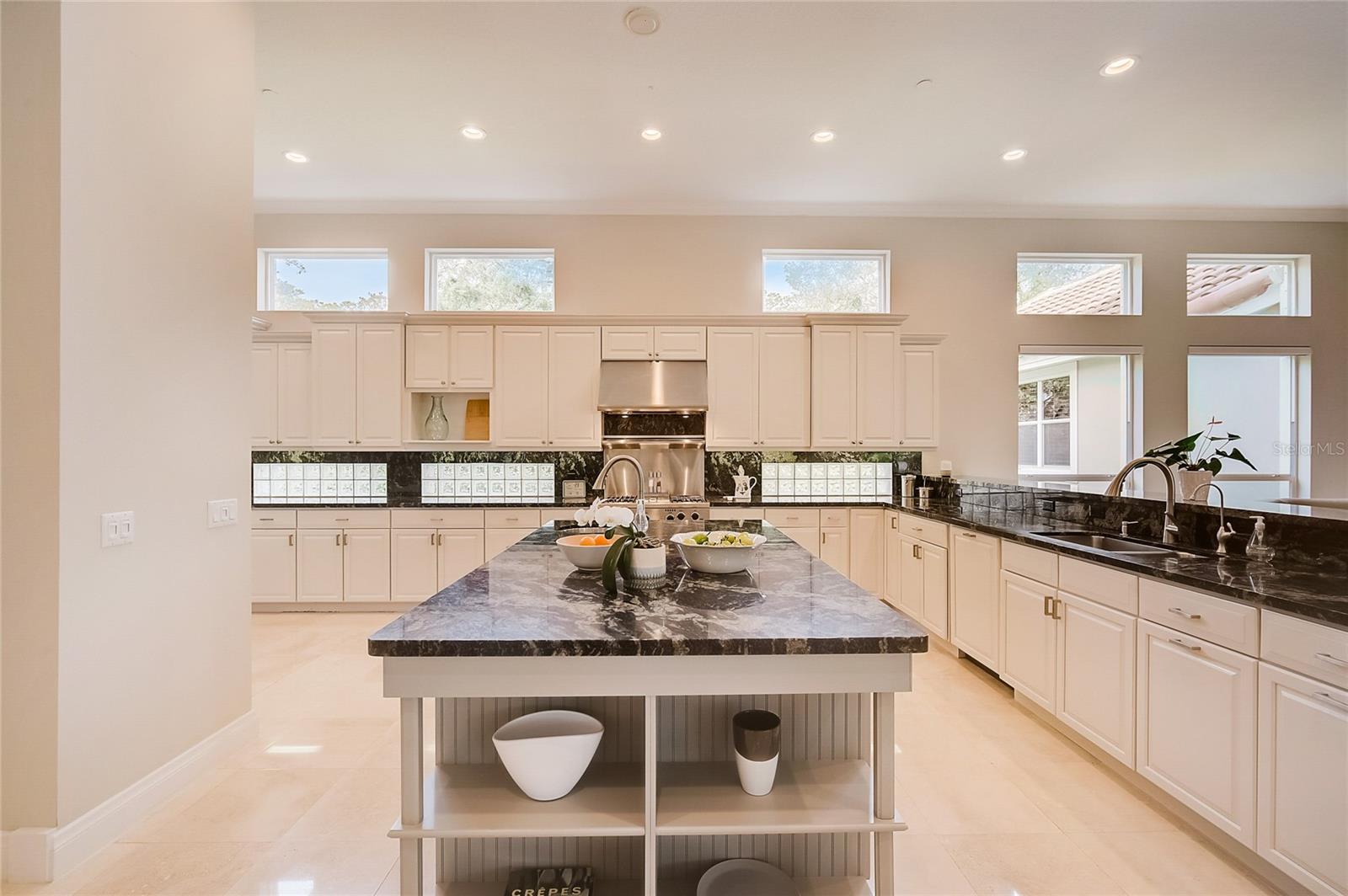 854 MACEWEN DR