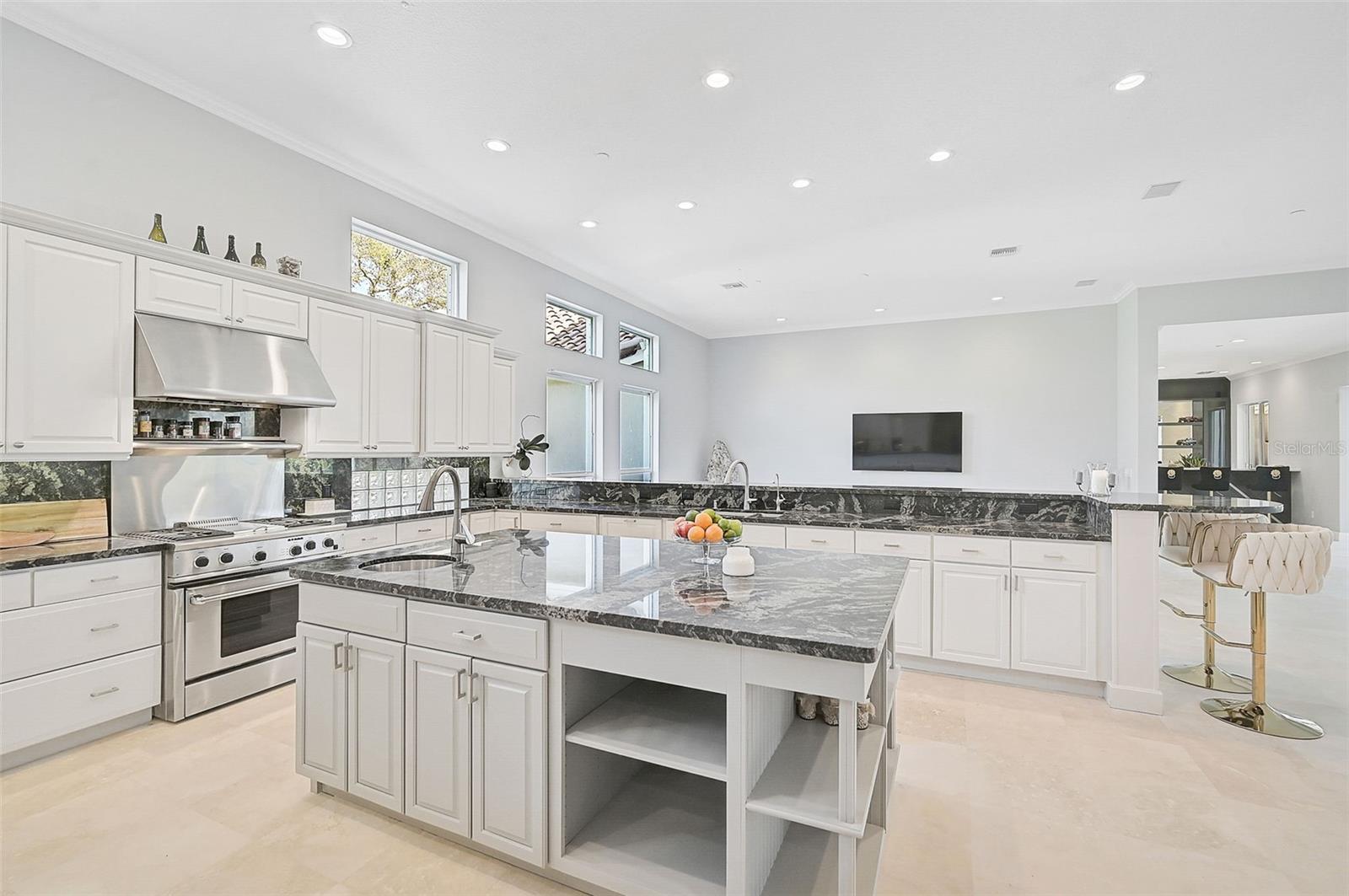 854 MACEWEN DR