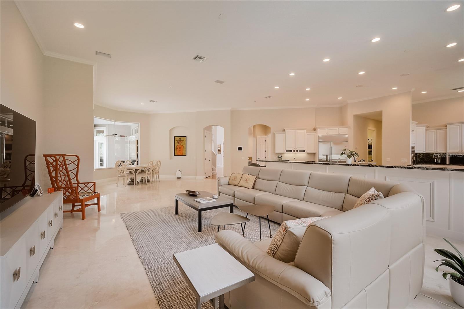 854 MACEWEN DR