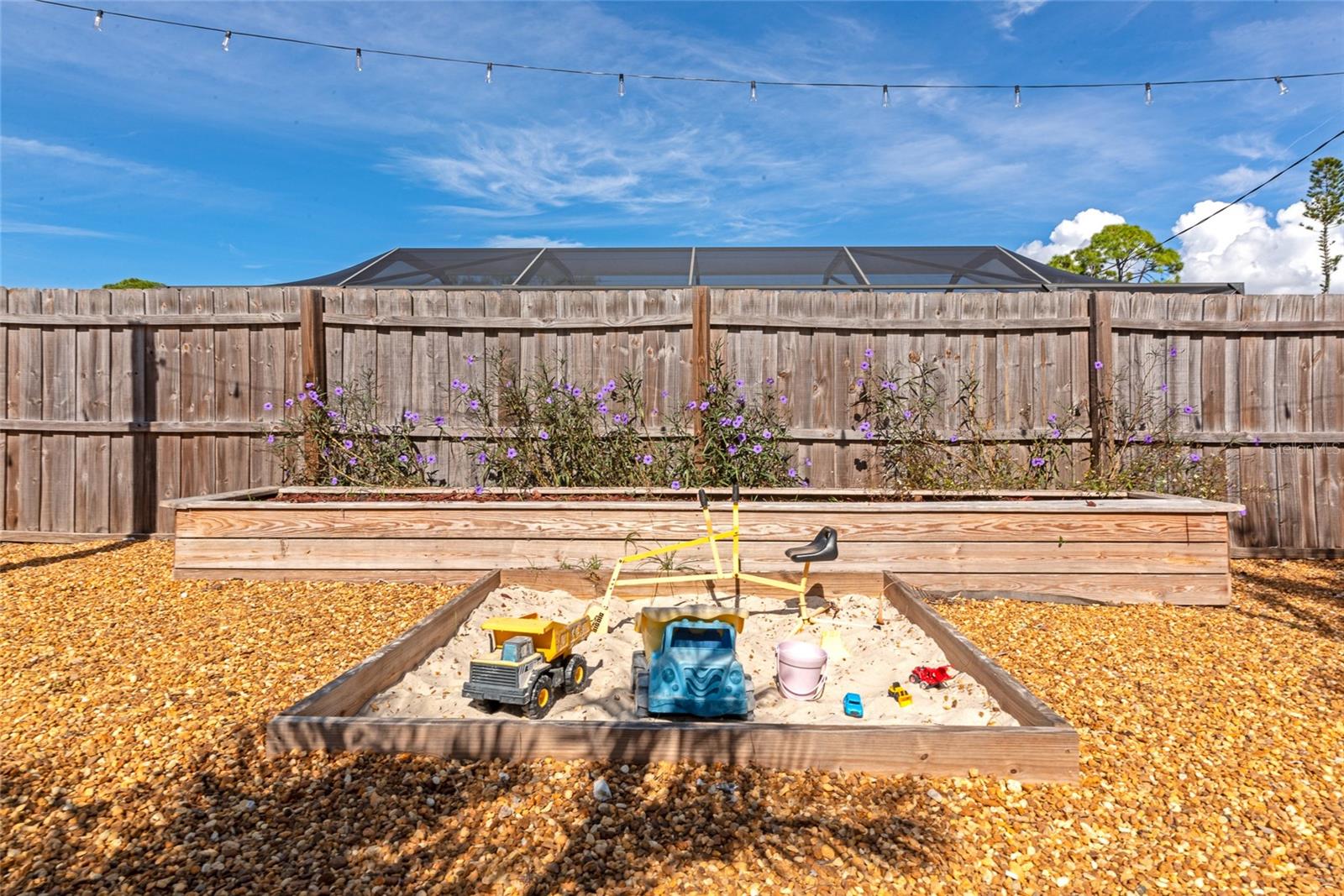 2835 WILLIAMSBURG ST