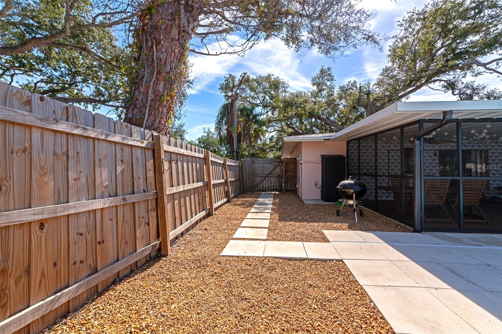 2835 WILLIAMSBURG ST