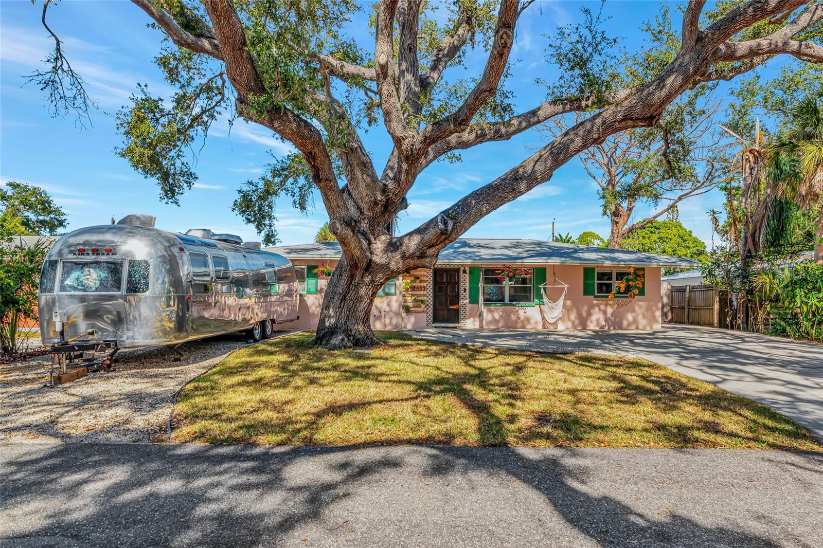 2835 WILLIAMSBURG ST