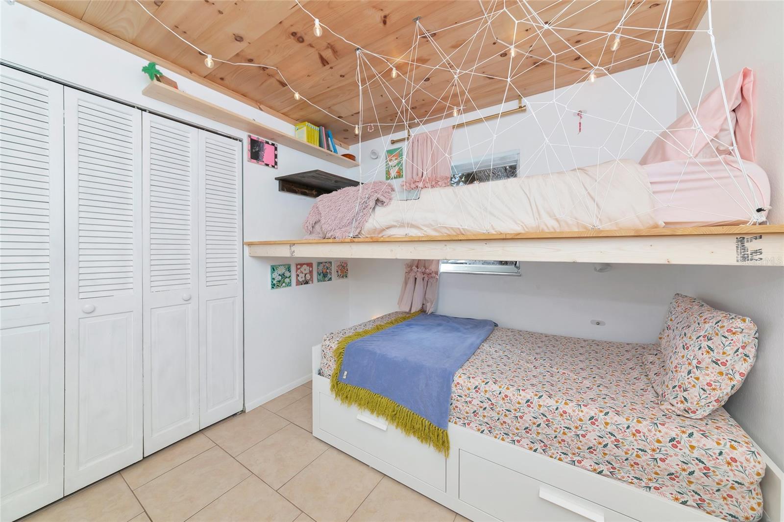 2835 WILLIAMSBURG ST