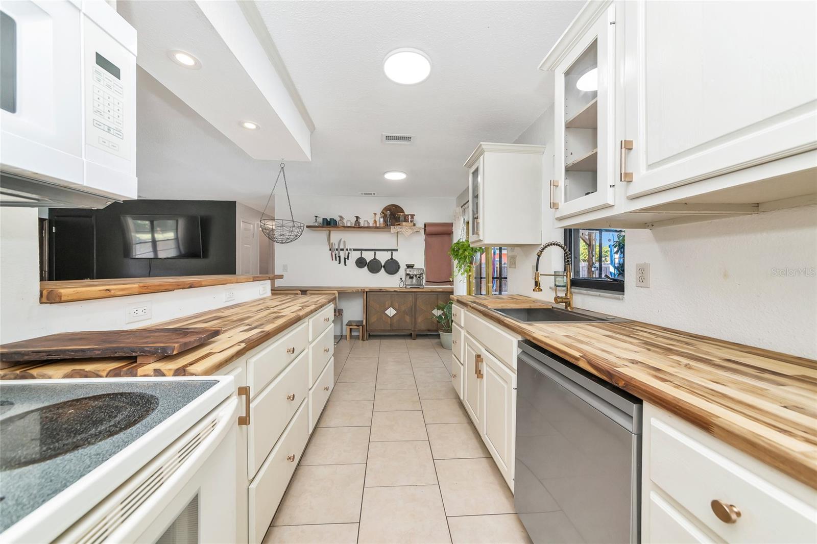 2835 WILLIAMSBURG ST