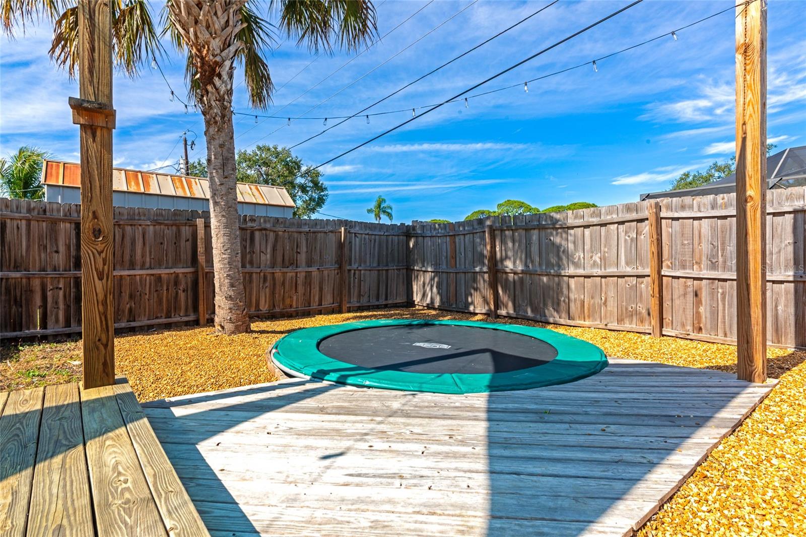 2835 WILLIAMSBURG ST