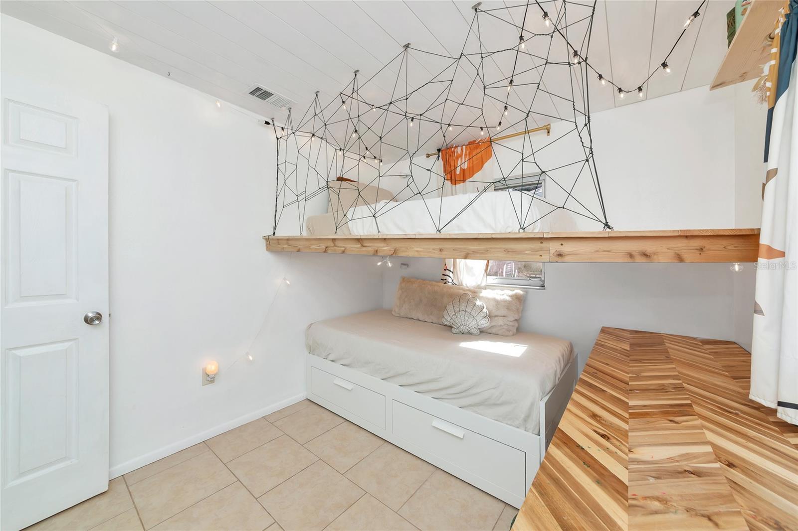 2835 WILLIAMSBURG ST