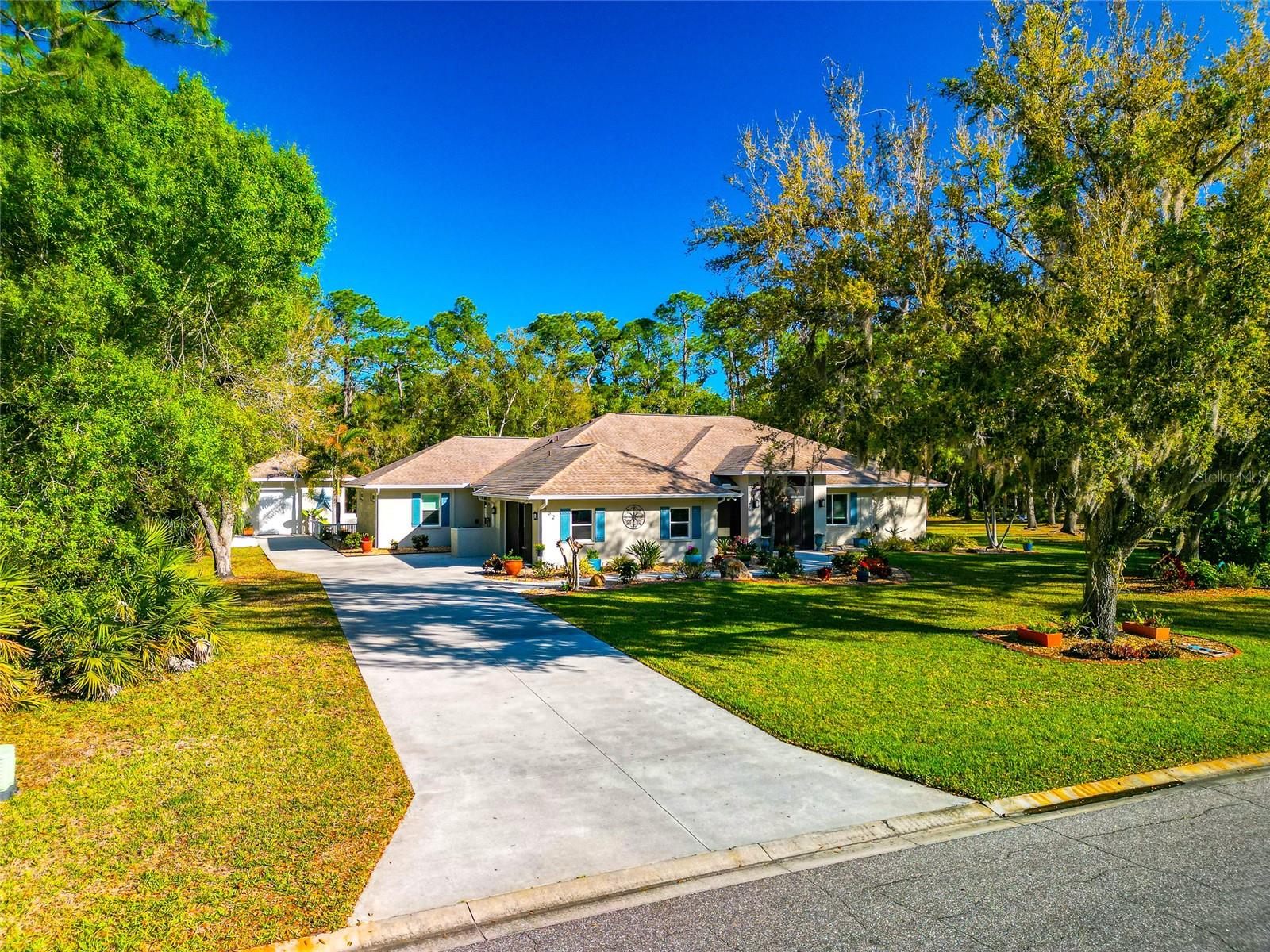 702 WOODVIEW WAY