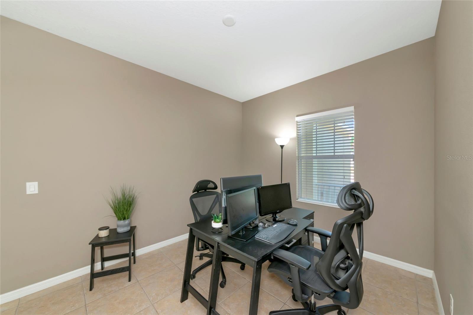 4930 NEWPORT NEWS CIR