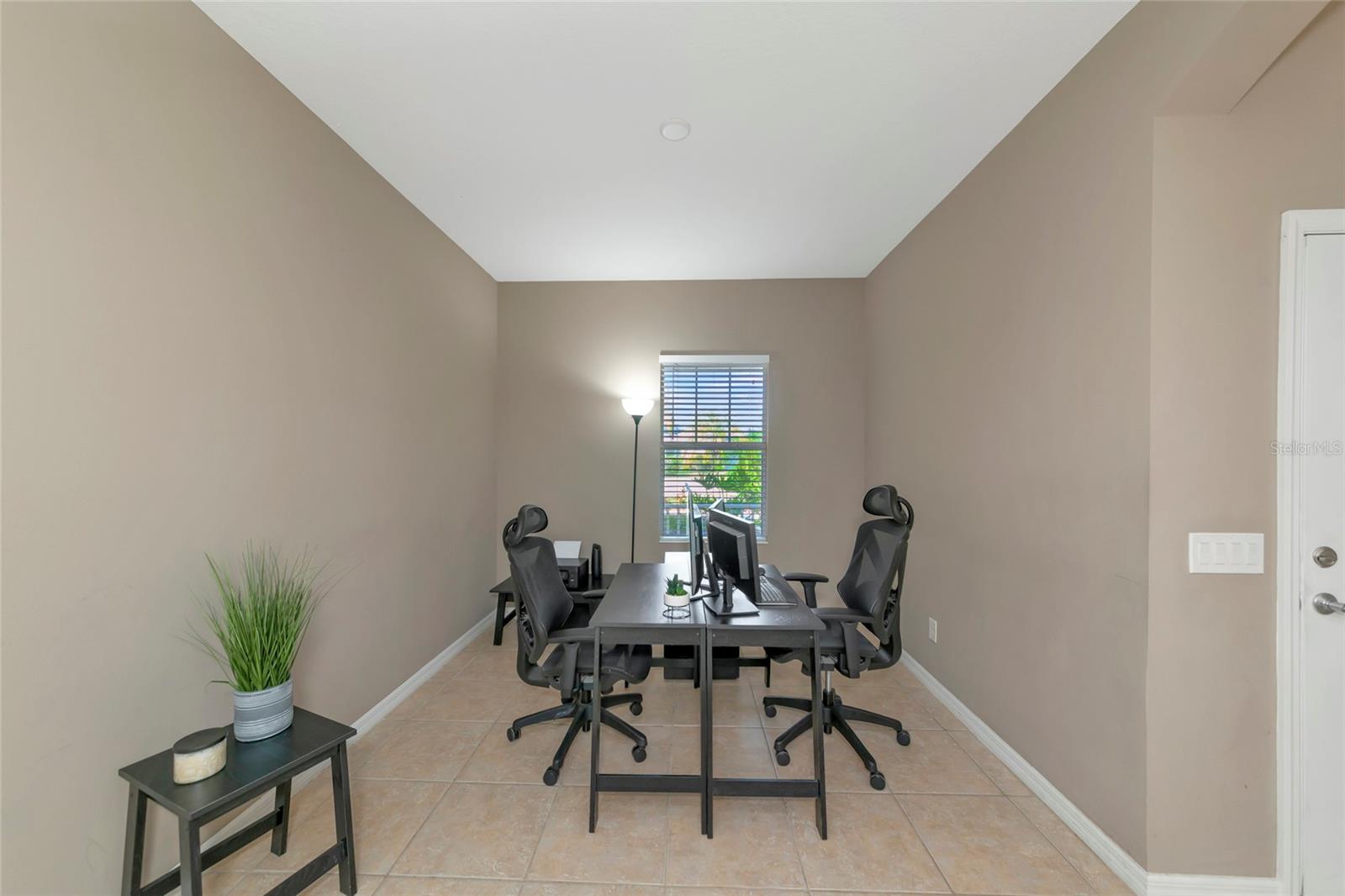 4930 NEWPORT NEWS CIR