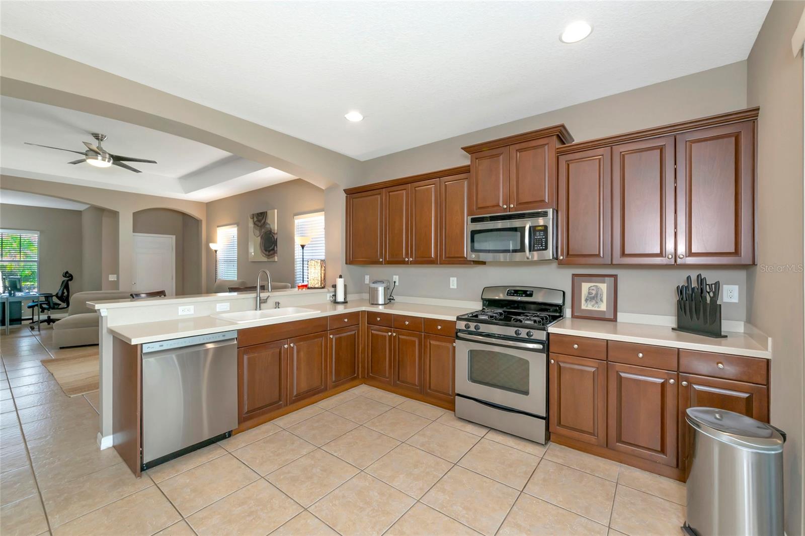 4930 NEWPORT NEWS CIR